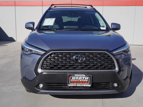 Used 2022 Toyota Corolla Cross XLE w/ Convenience Package image 2