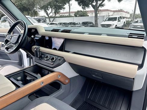 Used 2023 Land Rover Defender 90 X-Dynamic SE image 31