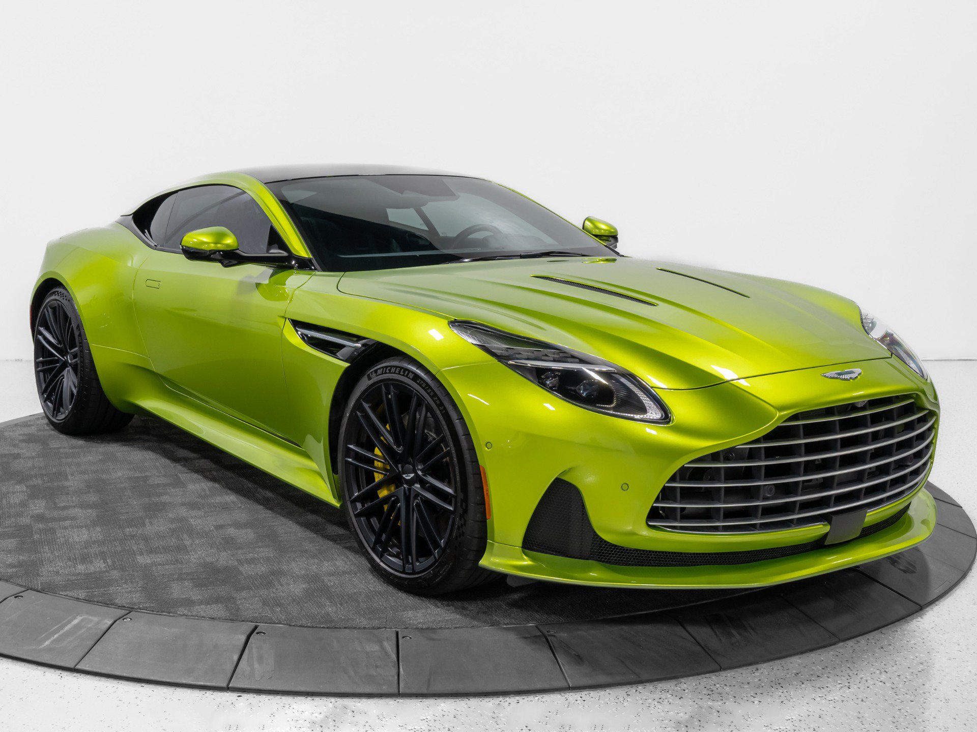 Used 2024 Aston Martin DB12 Coupe RWD image 12