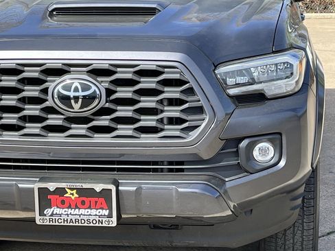 Used 2022 Toyota Tacoma TRD Sport w/ Technology Package image 8