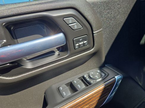 Used 2022 Chevrolet Silverado 2500 High Country w/ Z71 Off-Road Package image 16