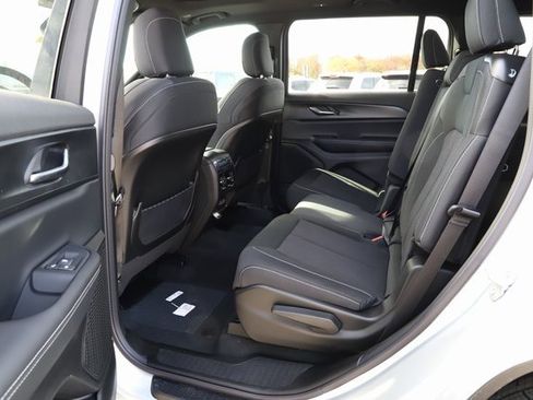 New 2025 Jeep Grand Cherokee L Laredo w/ Luxury Tech Group I image 16