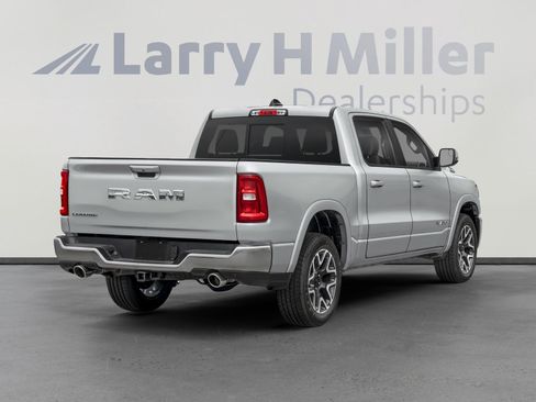 Used 2025 RAM 1500 Laramie AWD/4WD image 2