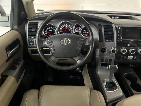 Used 2010 Toyota Sequoia Limited AWD/4WD image 32