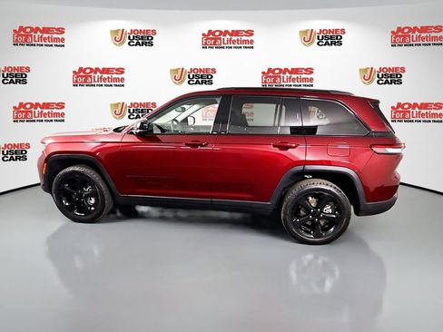 Used 2023 Jeep Grand Cherokee Limited w/ Black Appearance Package AWD/4WD image 15
