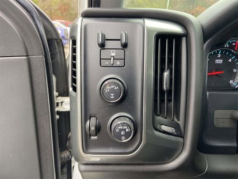 Used 2018 Chevrolet Silverado 1500 LT w/ All Star Edition image 27