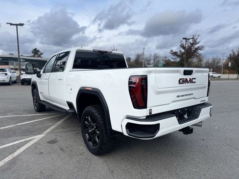 Used 2024 GMC Sierra 2500 AT4 w/ AT4 Premium Plus Package image 4