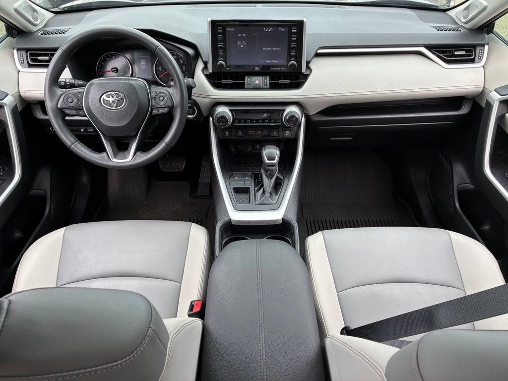 Used 2021 Toyota RAV4 XLE Premium FWD image 5