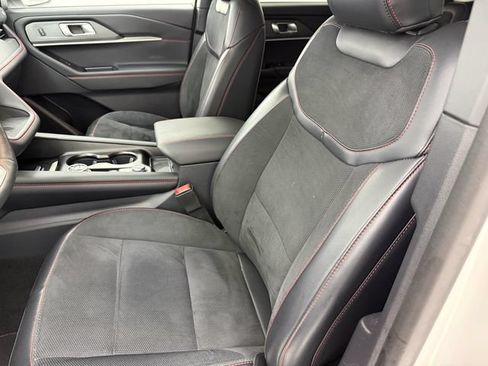 Used 2025 Ford Explorer ST RWD image 26