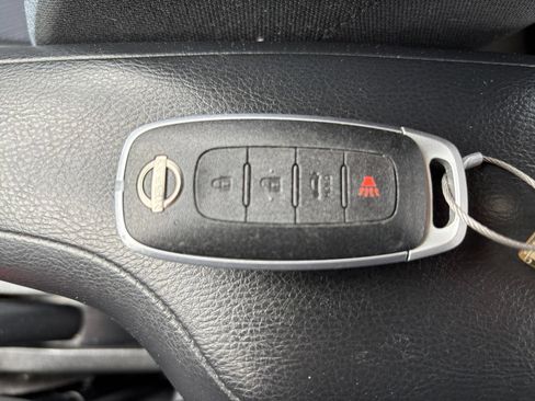 Used 2025 Nissan Versa SV FWD image 21
