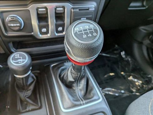 Used 2025 Jeep Wrangler Sport AWD/4WD image 12