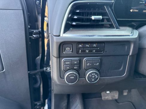 Used 2025 Chevrolet Suburban Premier AWD/4WD image 15