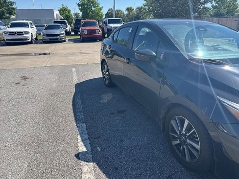 Used 2020 Nissan Versa SV FWD image 10