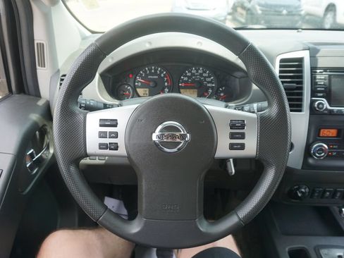 Used 2015 Nissan Frontier SV w/ SV Value Truck Package AWD/4WD image 3