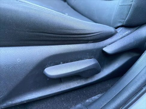 Used 2021 Toyota RAV4 LE image 10