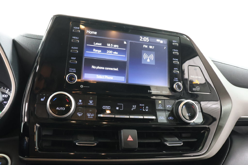 Used 2021 Toyota Highlander XLE AWD/4WD image 13
