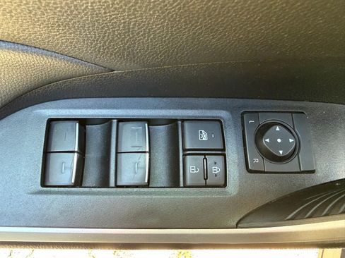 Used 2025 Toyota RAV4 SE image 15