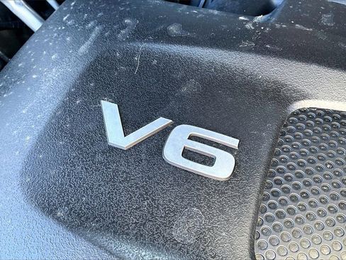 Certified 2022 Nissan Pathfinder SV image 29