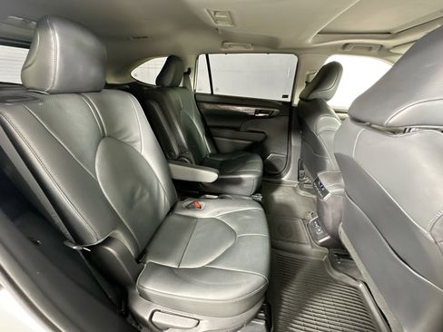 Used 2020 Toyota Highlander Limited FWD image 30