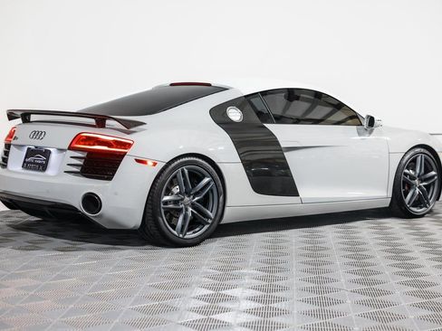 Used 2015 Audi R8 V8 w/ Extended Leather Package image 6