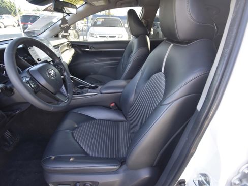 Used 2023 Toyota Camry SE FWD image 8