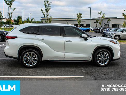 Used 2023 Toyota Highlander Limited image 9