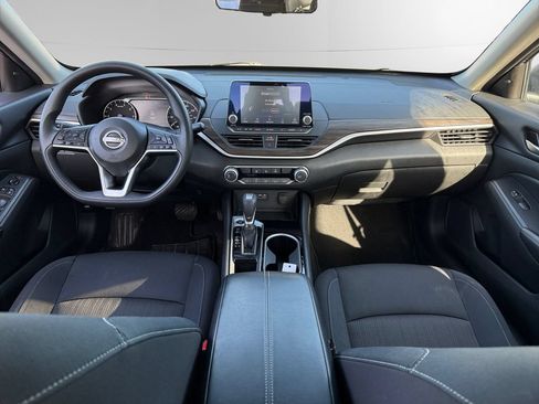 Used 2024 Nissan Altima 2.5 SV FWD image 10