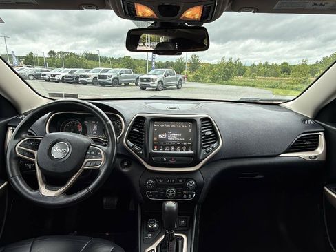 Used 2017 Jeep Cherokee Limited AWD/4WD image 25