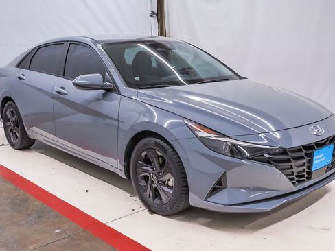 Certified 2021 Hyundai Elantra SEL w/ Convenience Package image 5