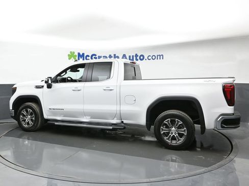 New 2025 GMC Sierra 1500 SLE w/ Preferred Package image 17