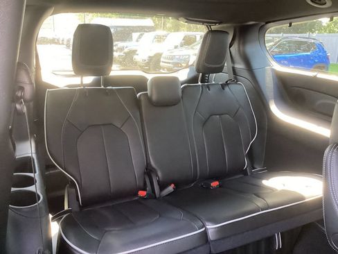 New 2026 Chrysler Pacifica Limited w/ Uconnect Theater Family Group AWD/4WD image 18