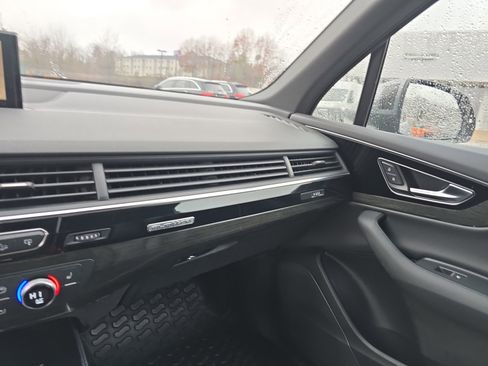 Used 2017 Audi Q7 3.0T Premium Plus w/ Premium Plus Package image 28