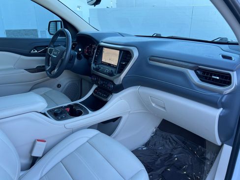 Used 2021 GMC Acadia Denali w/ Denali Technology Package FWD image 24