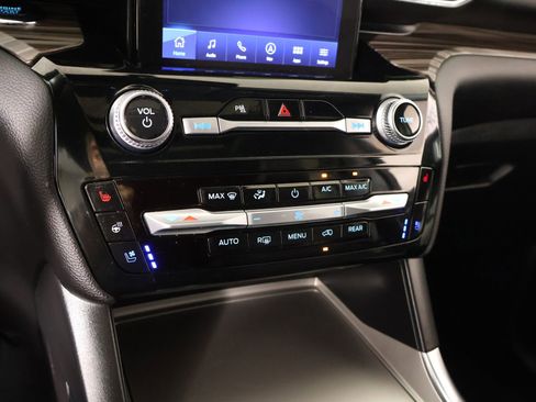 Used 2023 Ford Explorer Limited w/ Limited Technology Package AWD/4WD image 8