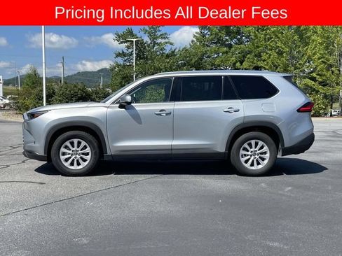 Used 2024 Toyota Grand Highlander AWD image 2