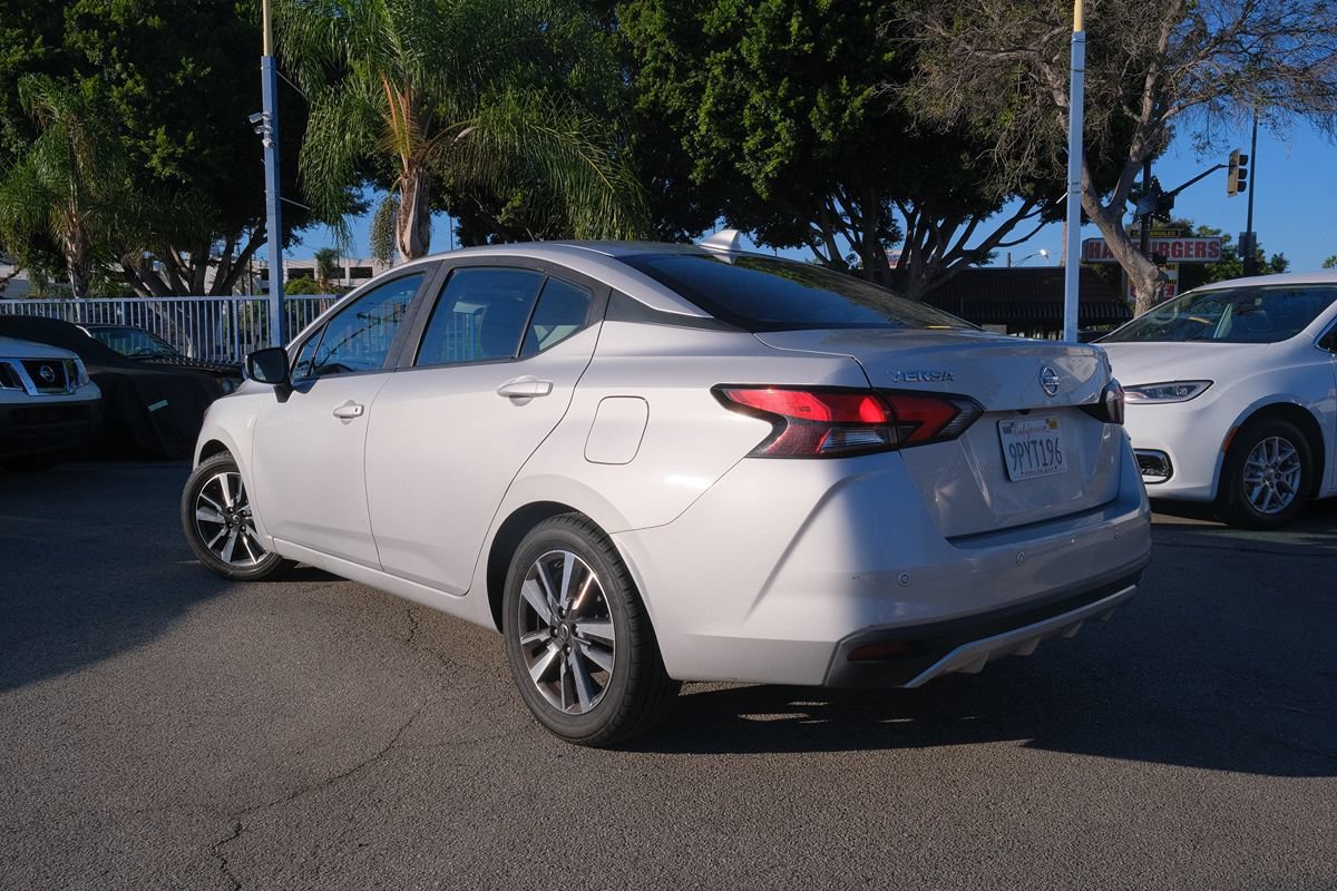 Used 2021 Nissan Versa SV FWD image 4