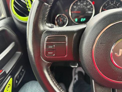 Used 2018 Jeep Wrangler Unlimited Sahara image 34