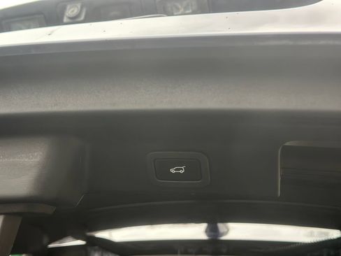 Used 2017 Jaguar F-PACE R-Sport AWD/4WD image 16