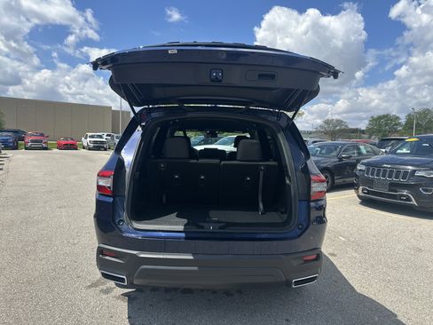 Certified 2025 Honda Pilot Sport image 10