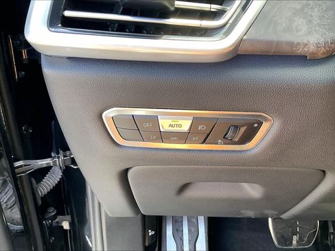 Used 2023 BMW X5 xDrive40i w/ M Sport Package AWD/4WD image 32