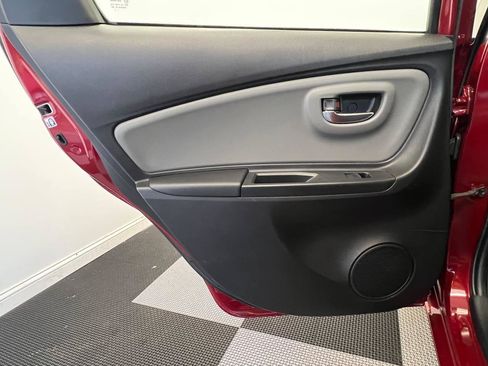 Used 2018 Toyota Yaris LE image 9