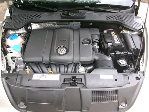 Used 2013 Volkswagen Beetle 2.5 50's Edition FWD image 35
