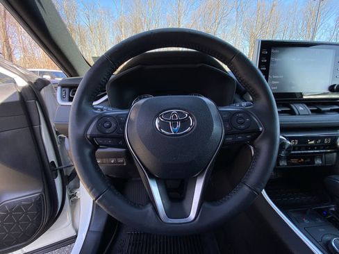 Used 2022 Toyota RAV4 SE w/ Convenience Package image 29