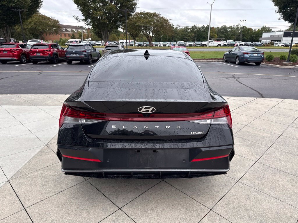 Used 2024 Hyundai Elantra Limited FWD image 8