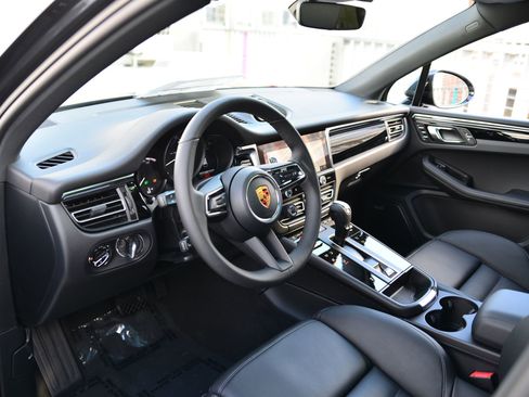 New 2026 Porsche Macan image 4