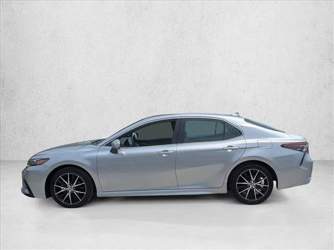 Used 2024 Toyota Camry SE FWD image 9
