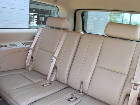 Used 2014 GMC Yukon XL Denali AWD/4WD image 7