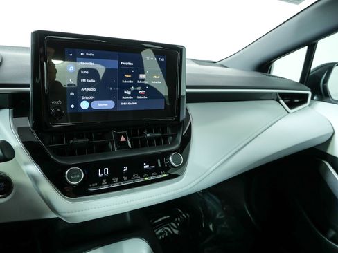 Used 2025 Toyota Corolla SE FWD image 12