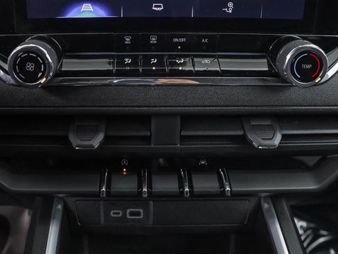 Used 2023 Chevrolet Colorado Trail Boss image 21