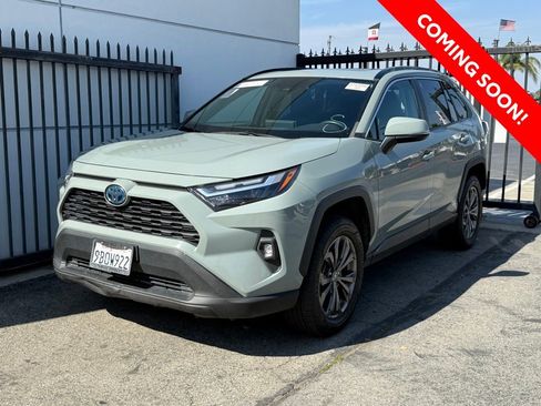 Used 2022 Toyota RAV4 XLE Premium image 2